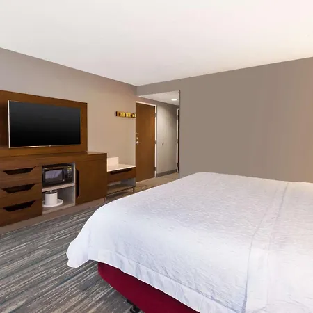 Hampton Inn Traverse City-3